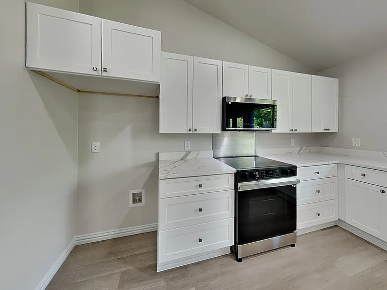 4348 Spindletree Ln — Photo 3