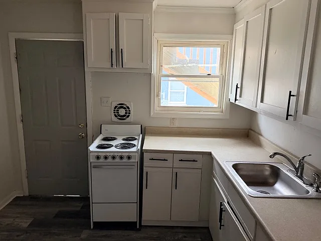 2115 Phaup St — Photo 6
