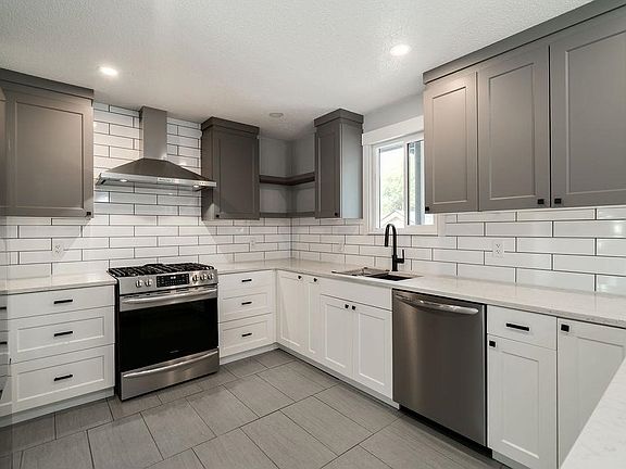 3rd image of 21139 Cook Ave