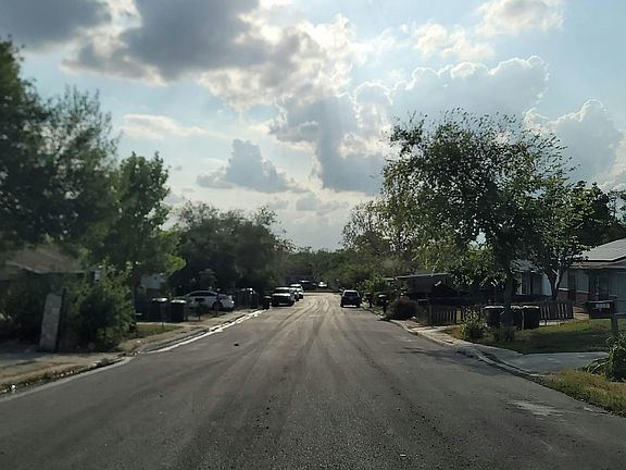 4th image of 5307 Castle Cv