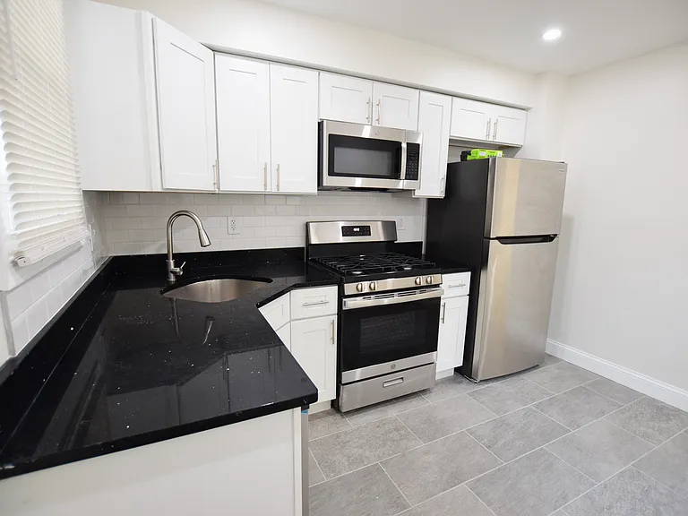 3222 Salmon St — Photo 7