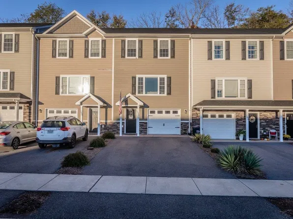 1080 Bluemoon Dr, Harrisonburg, VA 22801