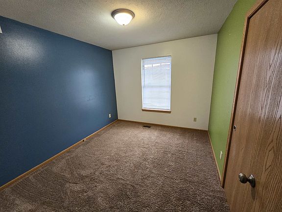 5th image of 3136 Holiday Dr