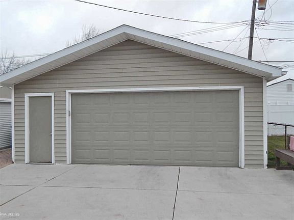 2nd image of 21307 Tanglewood St