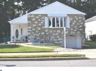 8879 Alton St, Philadelphia, PA 19115