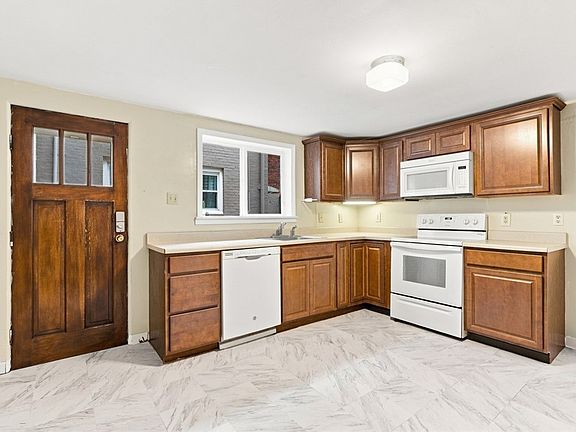 2nd image of 1710 Sidney St
