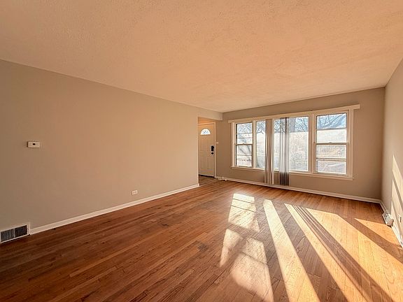 4th image of 15565 Madison Ave