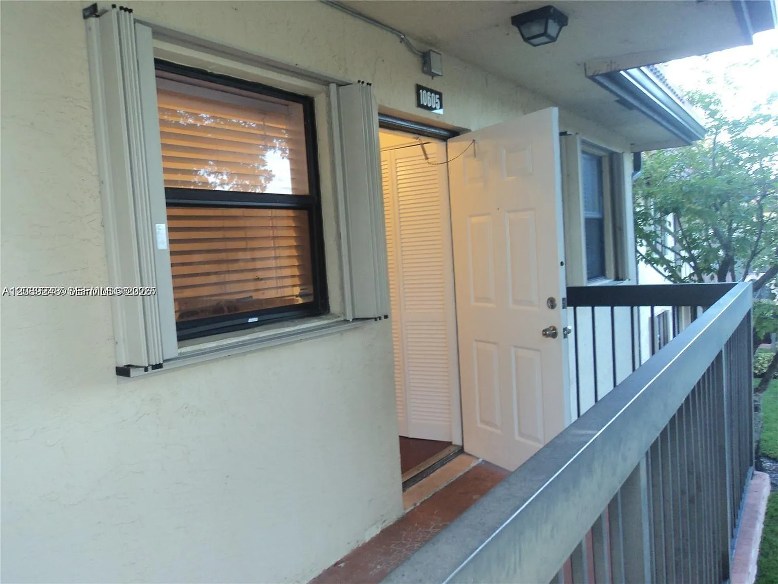 2 bed, 2.0 bath, 806 sqft, $2,000 — Photo 2