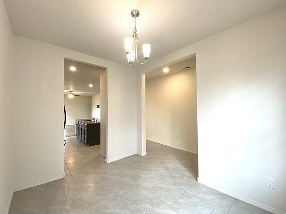 3rd image of 2140 Solitaire St NE