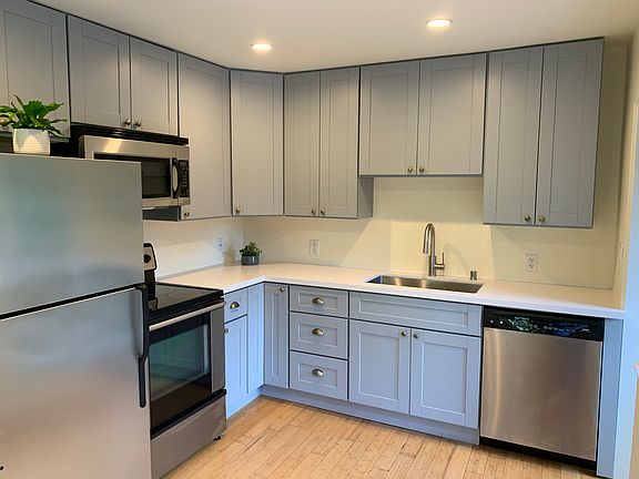 5th image of 626 N Topanga Canyon Blvd