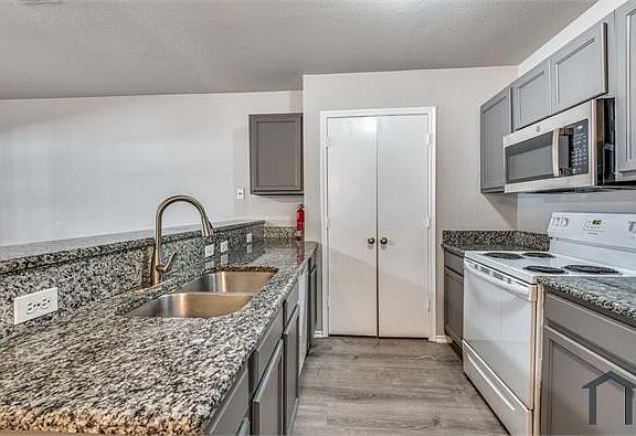 5th image of 5764 Giddyup Ln