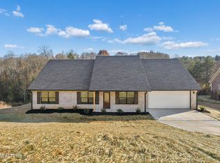 370 Flora Dr, Lenoir City, TN 37771