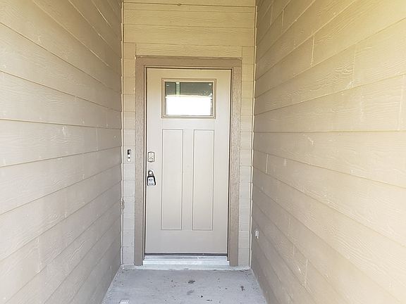 5th image of 14431 Sweetwater Dr