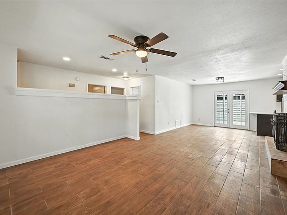 3rd image of 5600 Conroy St