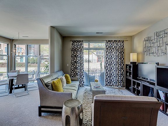 5th image of 1818 N Commerce St #2-206