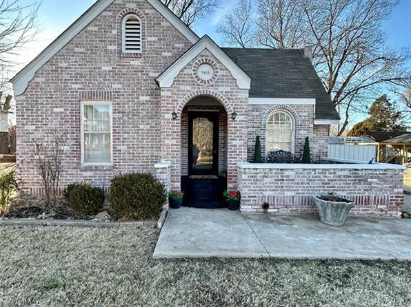 508 S 5th St, Clinton, OK 73601