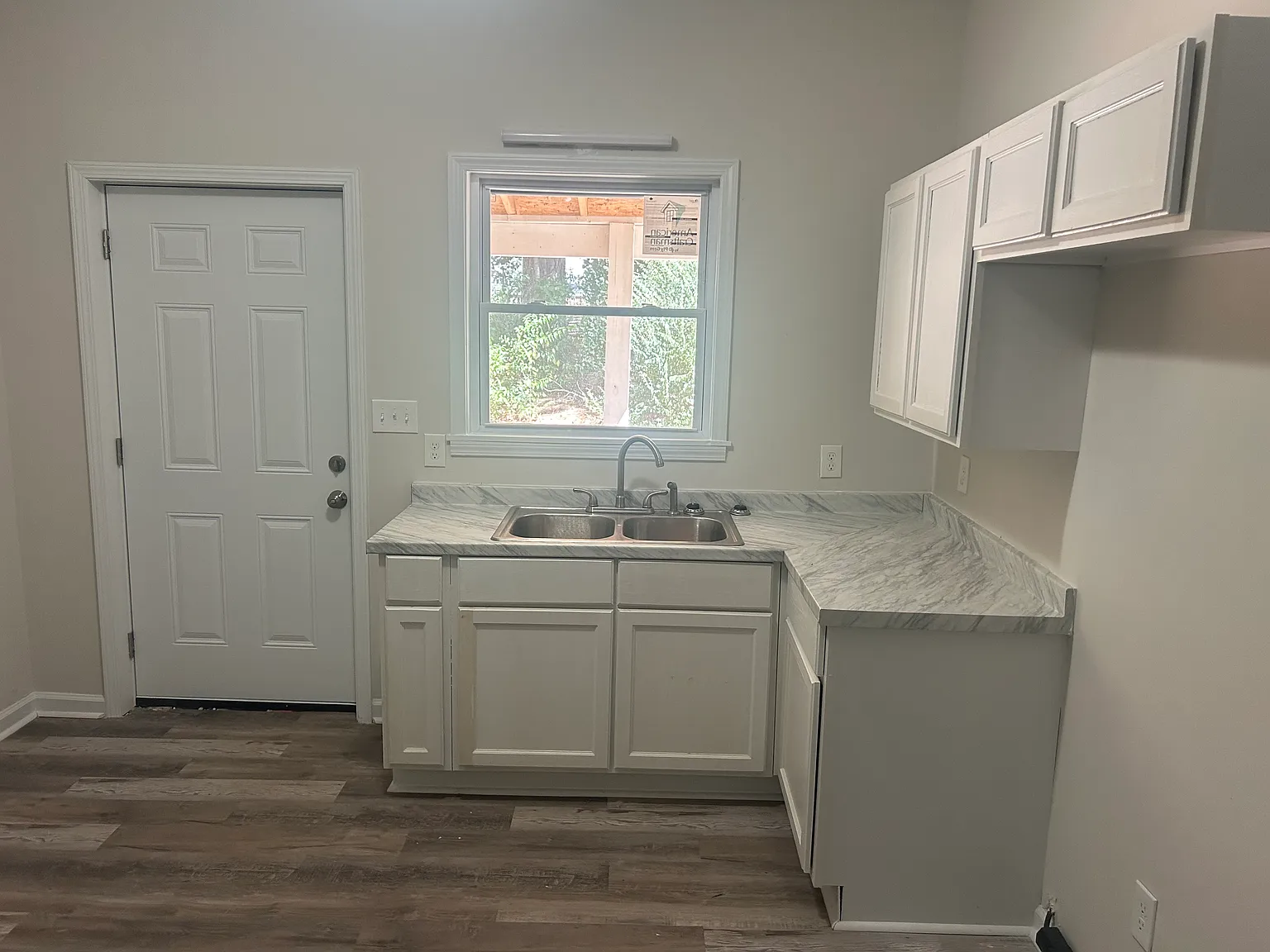 805 Park Ave SE — Photo 3