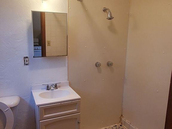 2nd image of 518 Ackley St APT 3