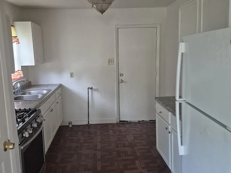 3114 Dennis St — Photo 5