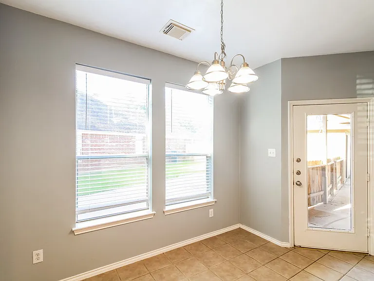 2804 Creek Bend Dr — Photo 8