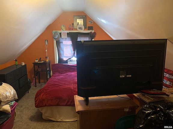 5th image of 1221 Elm St