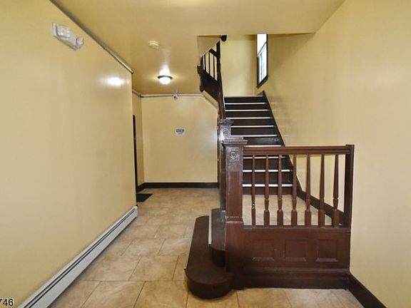 5th image of 659 S 17th St Floor 2