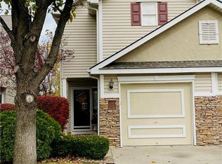 3227 SW Shadow Brook Dr, Blue Springs, MO 64015