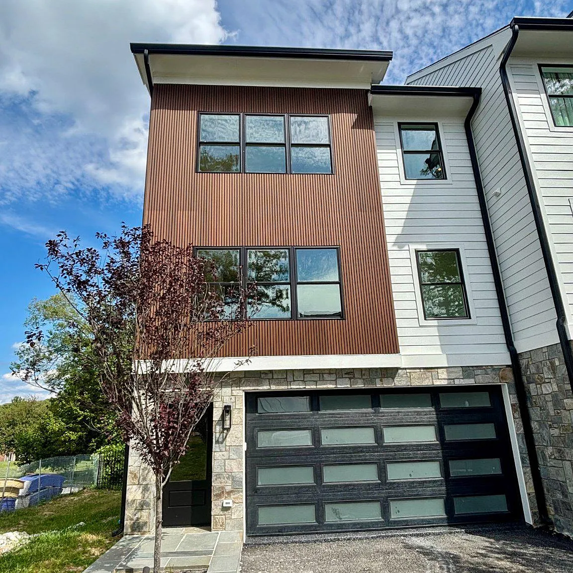 3 bed, 3.5 bath, 3100 sqft, $3,600 — Photo 1