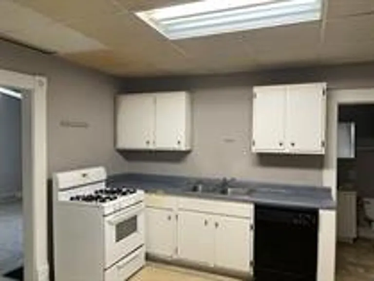 303 W Eureka St — Photo 4