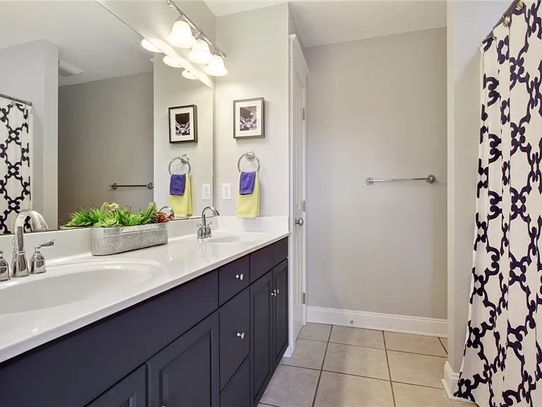 406 Newton St — Photo 13