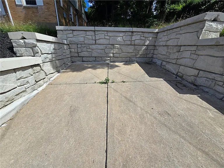325 Outlook St — Photo 42