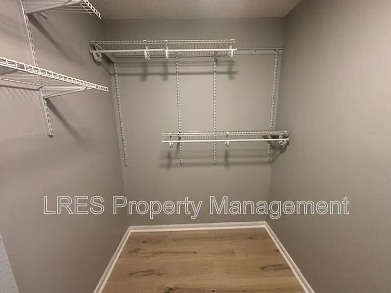 1004 Stout Ct — Photo 32