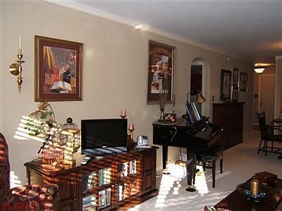 5th image of 415 Wes Jefferson Ave 402 #402