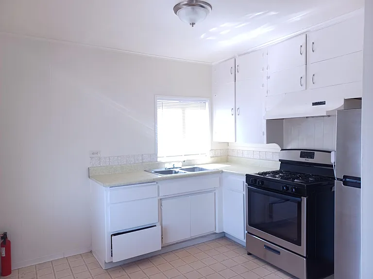 720 Chamberlain Ave — Photo 2
