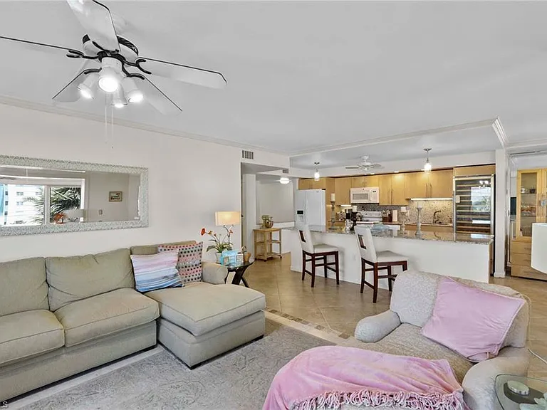 1930 Gulf Shore Blvd N #A302-A — Photo 13