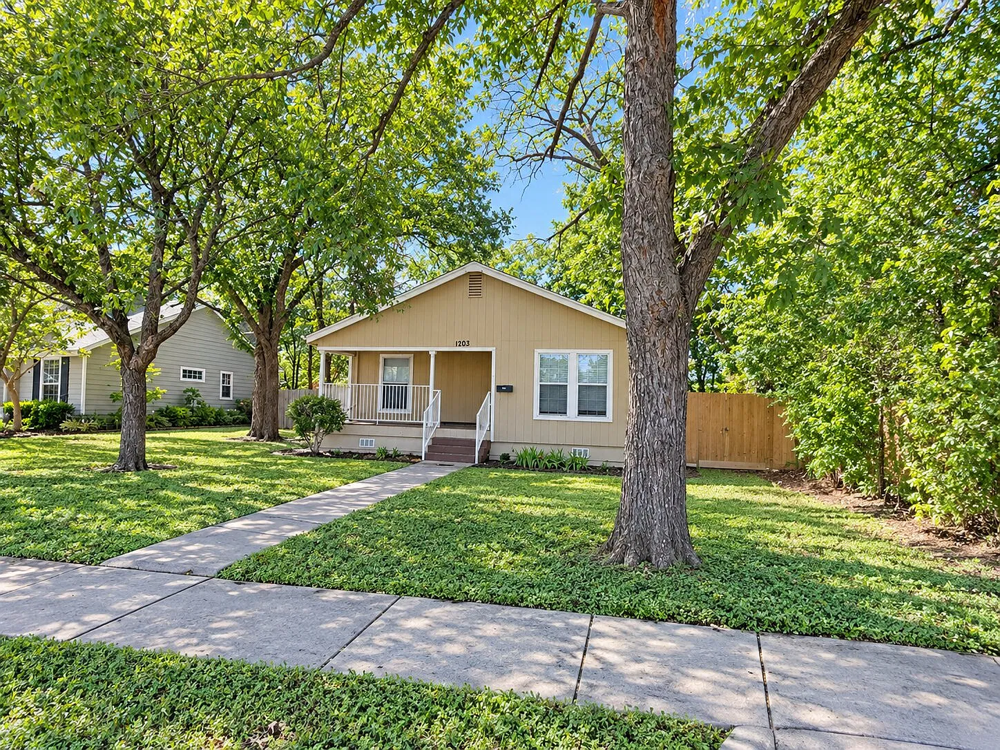 2 bed, 885 sqft, $1,650 — Photo 3