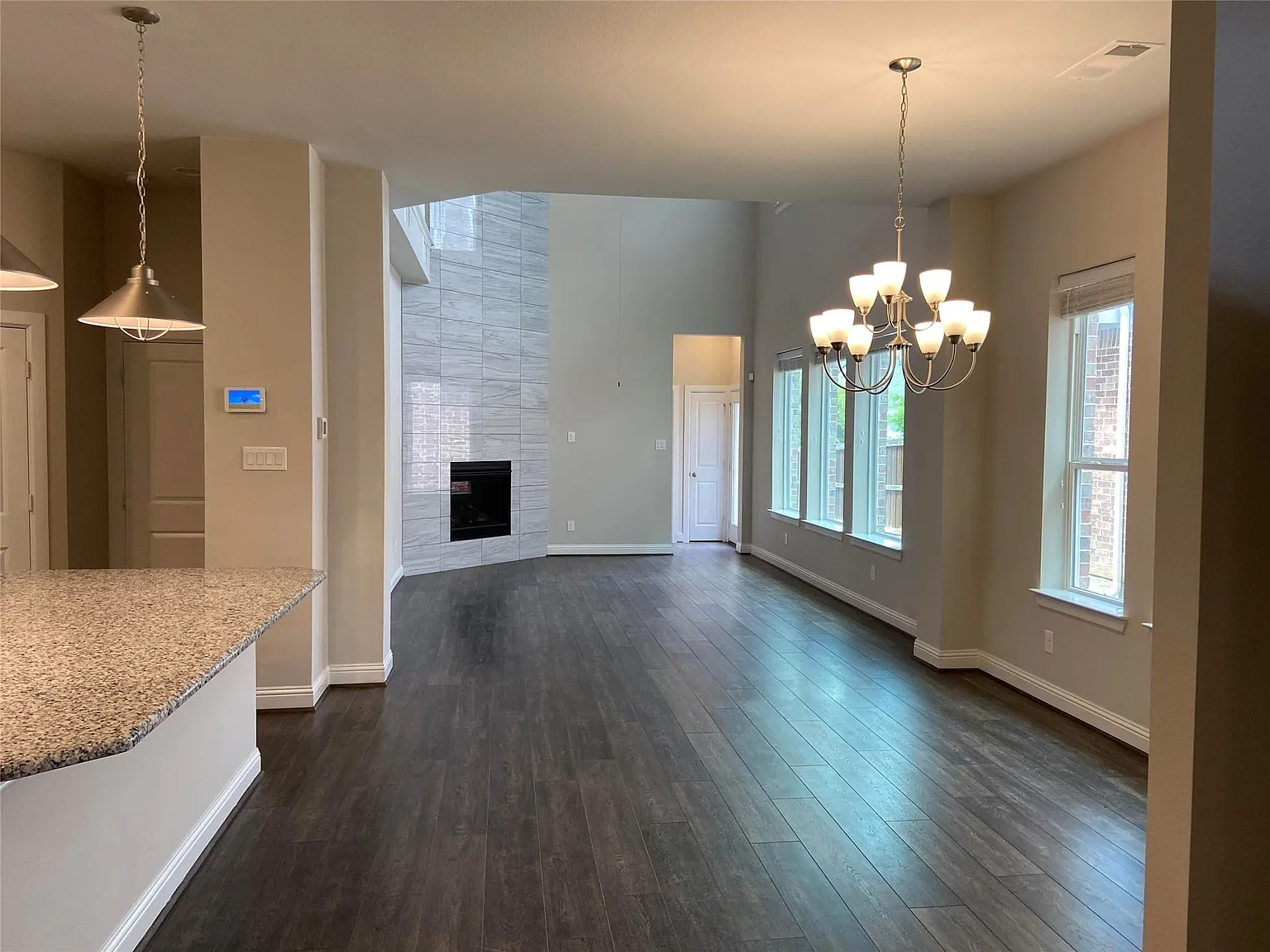 4 bed, 2.5 bath, 2656 sqft, $3,650 — Photo 4
