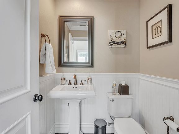 5th image of 225 Sagemoor Ct