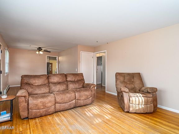 5th image of 405 Thayer Ave