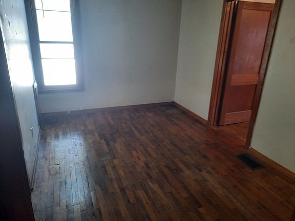 3rd image of 701 E 5th Ave