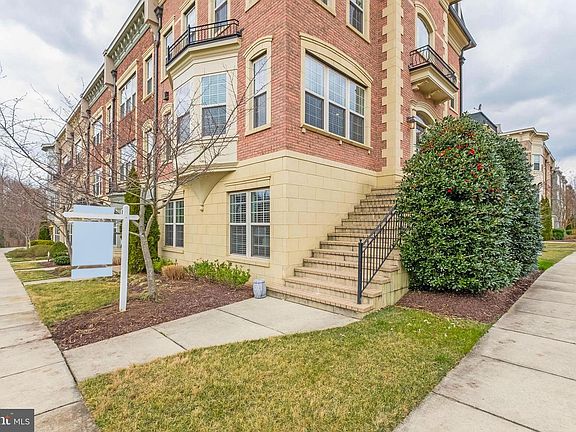 3rd image of 700 Topmast Dr