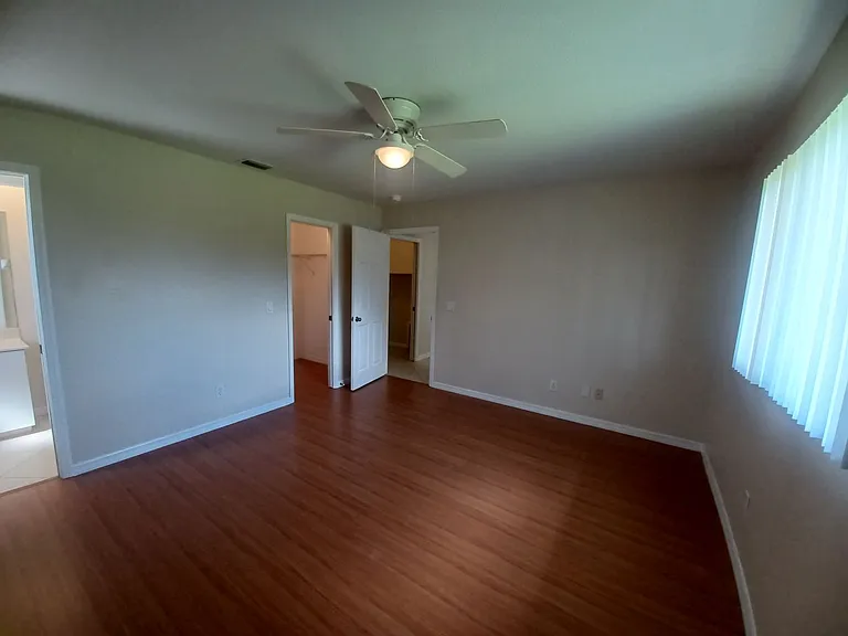 17 NE 16th Pl — Photo 6
