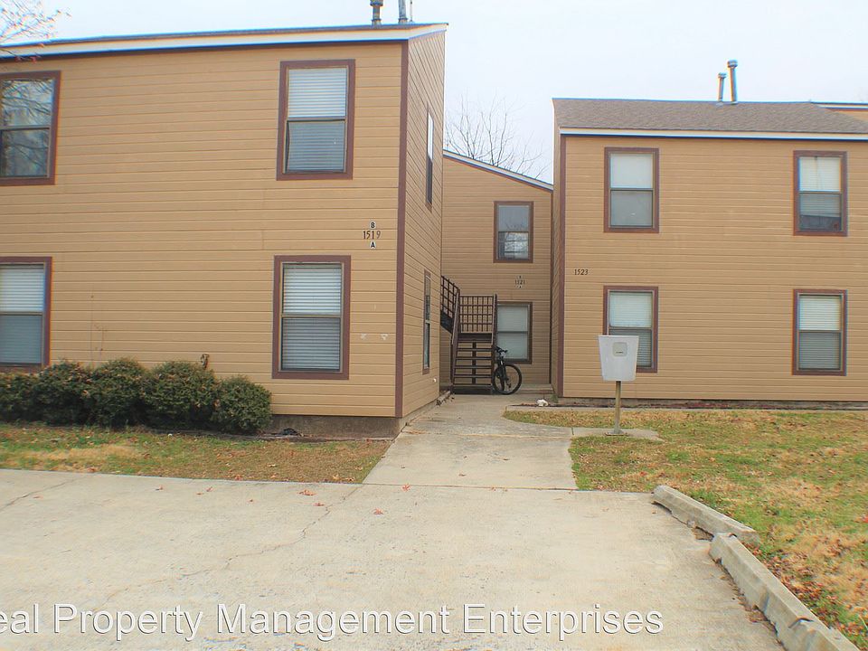 1st image of 901 E Brooks St #7601439