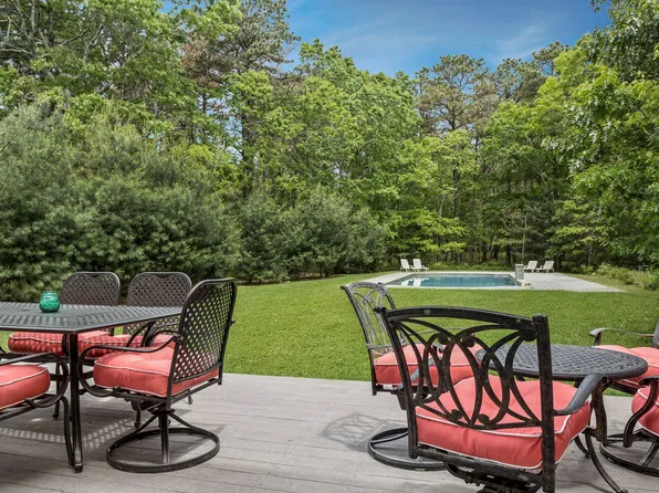 https://photos.zillowstatic.com/fp/7fda598918cdcf8373505de3021b8f8a-p_e.webp