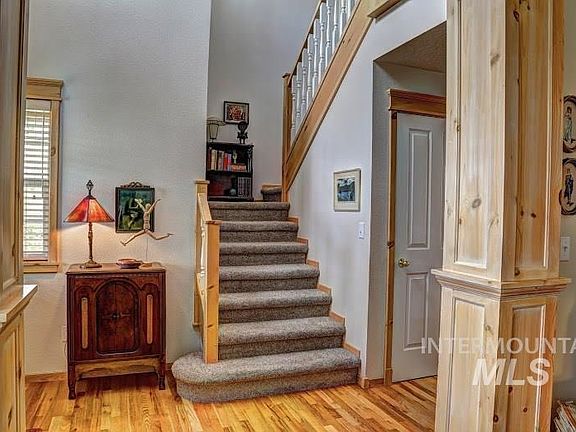 2nd image of 641 W Redwood Ln