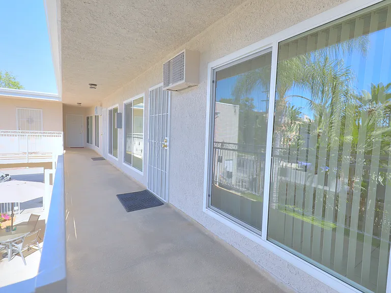 4808 Riverton Ave #7 — Photo 6