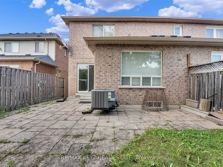 633 Caboto Trl — Photo 34