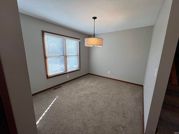 4th image of 10277 Charles St