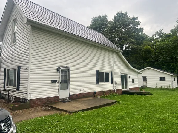 320 W 5th St, Rushville, IN 46173