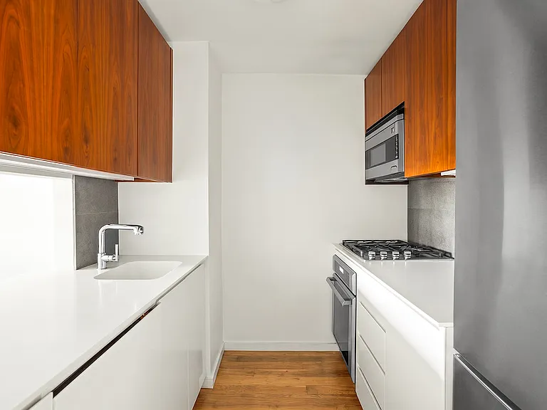 515 E 72nd St #9A — Photo 4
